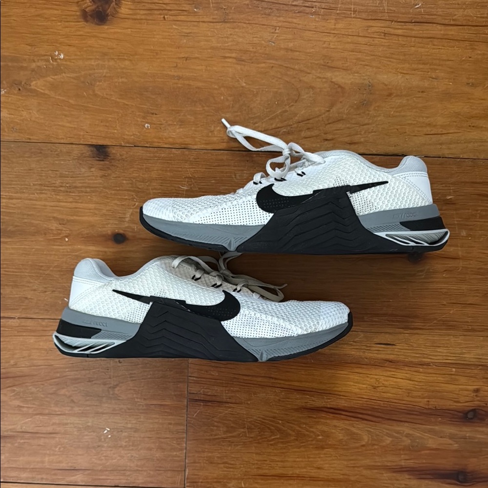 Nike White and Black Training Sneakers